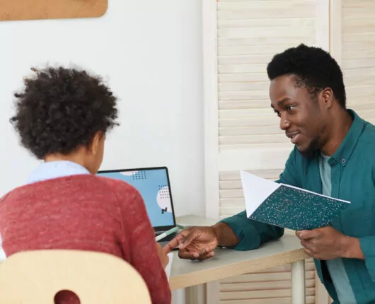 Uma maneira melhor de agendar sessões de tutoria em escala